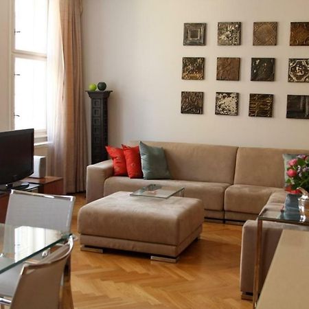 Spacious Elegance In The Heart Of Old Town Prag Dış mekan fotoğraf