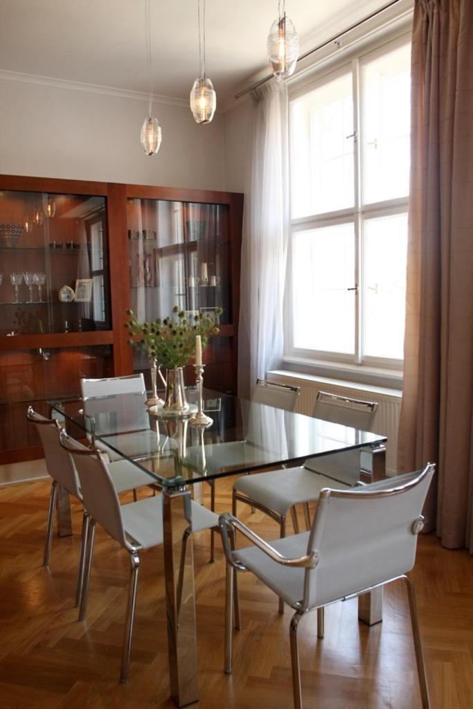 Spacious Elegance In The Heart Of Old Town Prag Dış mekan fotoğraf