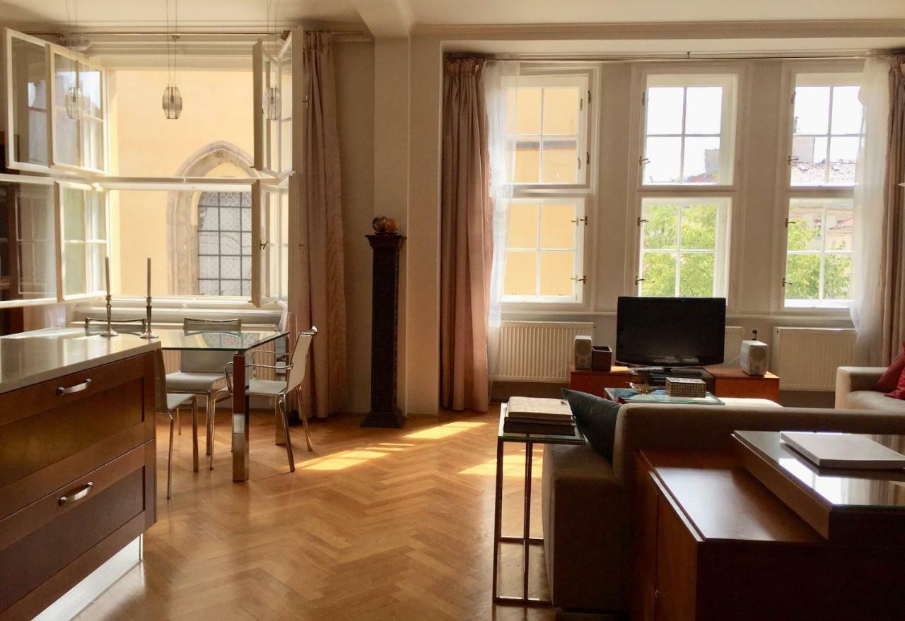 Spacious Elegance In The Heart Of Old Town Prag Dış mekan fotoğraf