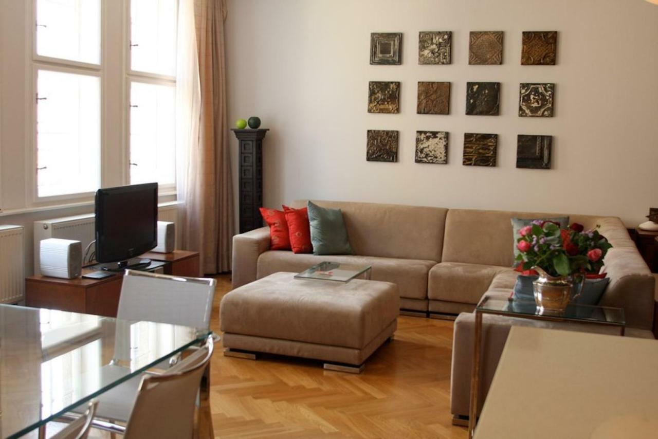 Spacious Elegance In The Heart Of Old Town Prag Dış mekan fotoğraf