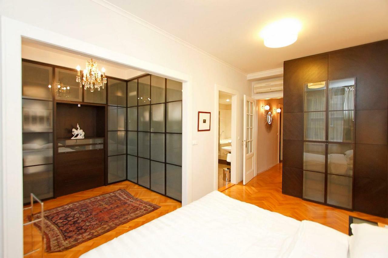 Spacious Elegance In The Heart Of Old Town Prag Dış mekan fotoğraf