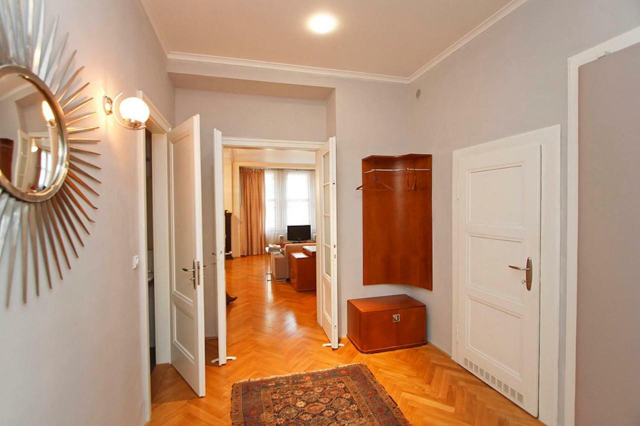 Spacious Elegance In The Heart Of Old Town Prag Dış mekan fotoğraf