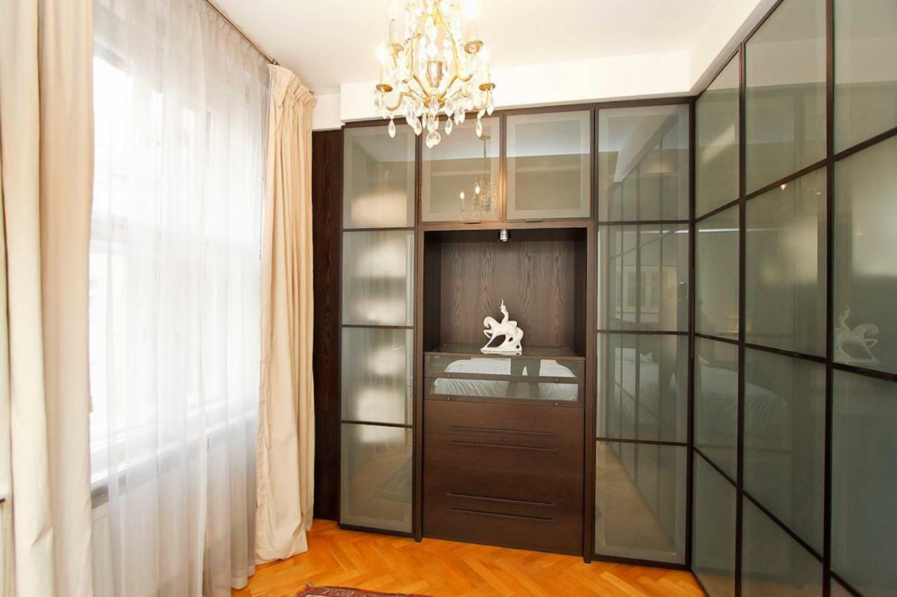 Spacious Elegance In The Heart Of Old Town Prag Dış mekan fotoğraf