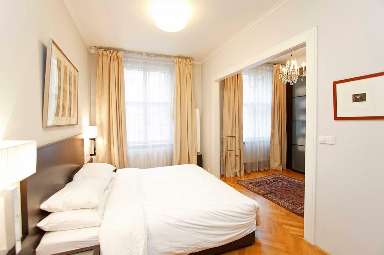 Spacious Elegance In The Heart Of Old Town Prag Dış mekan fotoğraf