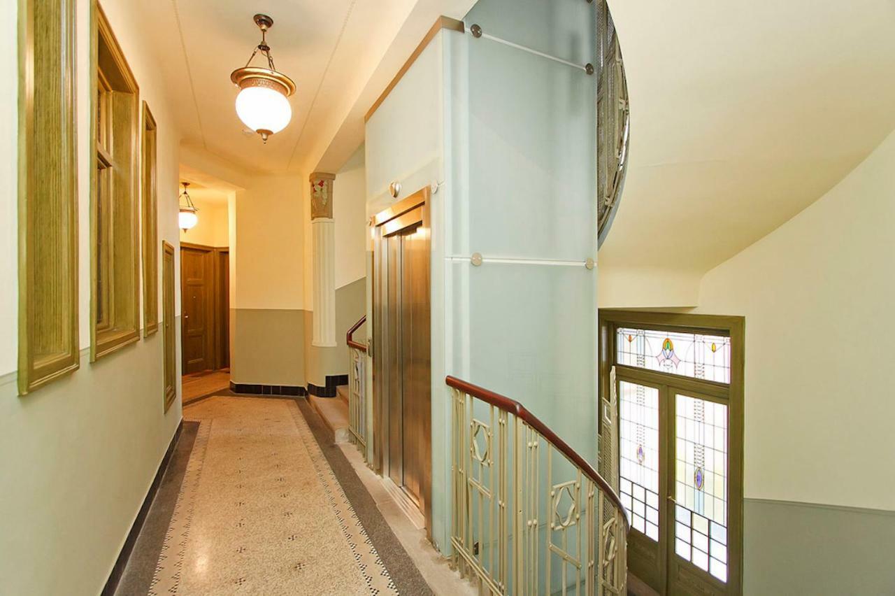 Spacious Elegance In The Heart Of Old Town Prag Dış mekan fotoğraf